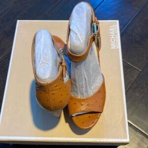 Michael Kors Ariana Wedge Sandal Size 7.